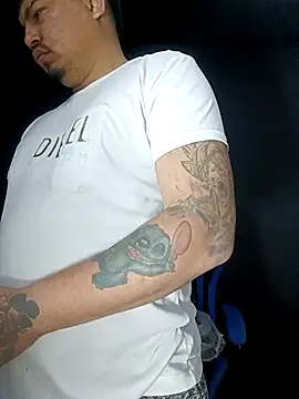 Snapshot of DickMasterfindom chatting on March 1, 10:45 pm DickMasterfindom online show from March 1, 10:45 pm