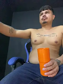 Snapshot of DickMasterfindom chatting on June 28, 6:03 pm DickMasterfindom online show from June 28, 6:03 pm