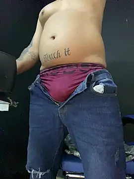 Snapshot of DickMasterfindom chatting on July 5, 4:19 am DickMasterfindom online show from July 5, 4:19 am