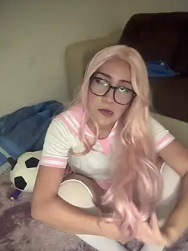 Snapshot of LunaAurora3 chatting on April 2, 5:38 am LunaAurora3 online show from April 2, 5:38 am