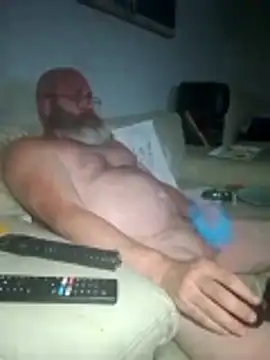 Snapshot of iambradz chatting on November 17, 3:07 pm iambradz online show from November 17, 3:07 pm