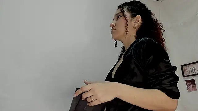 Snapshot of gabriela_duarte1 chatting on February 2, 11:30 am gabriela duarte1 online show from February 2, 11:30 am