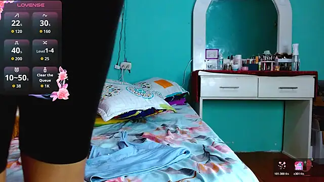 Snapshot of sensitive_brunette chatting on October 31, 7:26 pm sensitive brunette online show from October 31, 7:26 pm