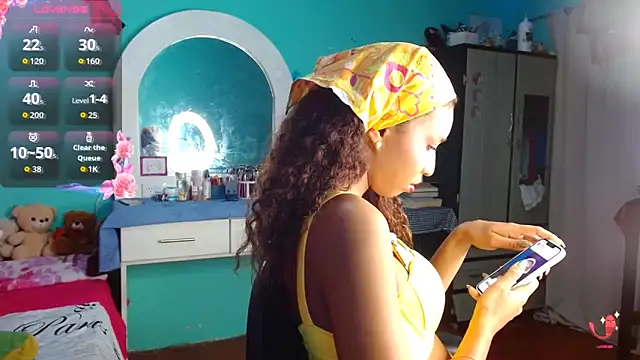 Snapshot of sensitive_brunette chatting on November 22, 12:53 am sensitive brunette online show from November 22, 12:53 am