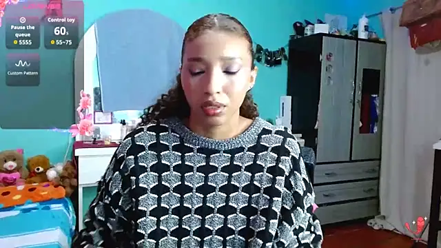 Snapshot of sensitive_brunette chatting on November 24, 11:37 pm sensitive brunette online show from November 24, 11:37 pm