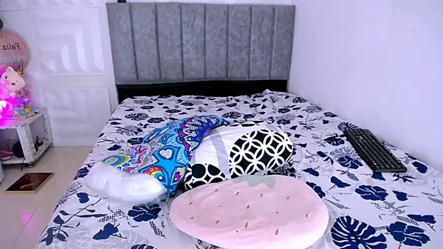 Snapshot of nataly_red chatting on February 14, 7:44 pm nataly red online show from February 14, 7:44 pm