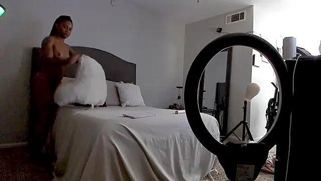 Snapshot of yiauana chatting on October 20, 1:06 am yiauana online show from October 20, 1:06 am