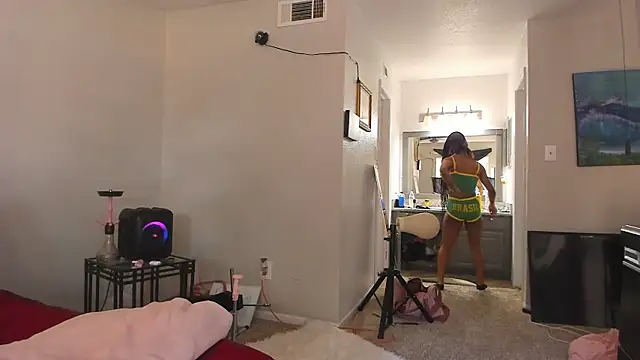 Snapshot of yiauana chatting on November 12, 8:52 pm yiauana online show from November 12, 8:52 pm