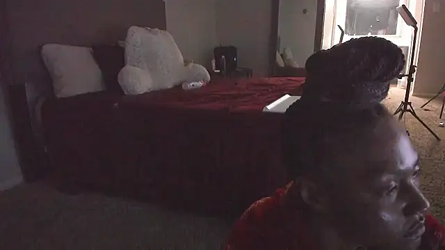 yiauana online show from February 3, 1:05 pm