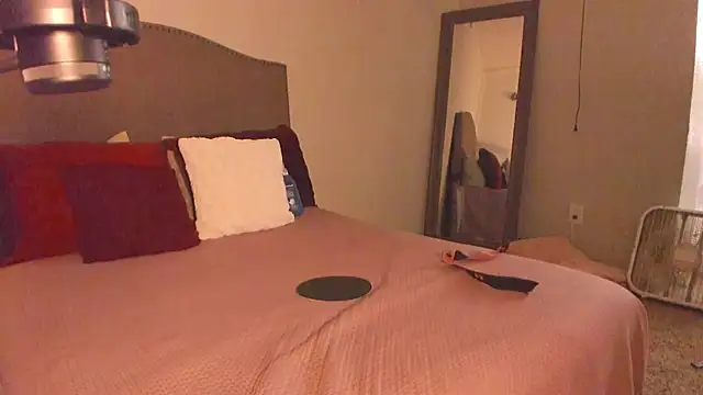 yiauana online show from April 18, 3:43 am