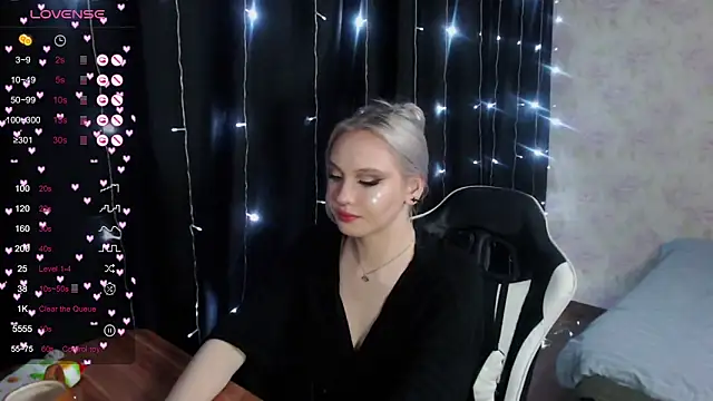 Snapshot of VikaPowers chatting on February 1, 10:44 pm VikaPowers online show from February 1, 10:44 pm