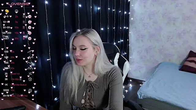 Snapshot of VikaPowers chatting on February 10, 6:45 pm VikaPowers online show from February 10, 6:45 pm