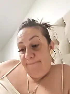 AvaLloyd online show from March 30, 1:50 am