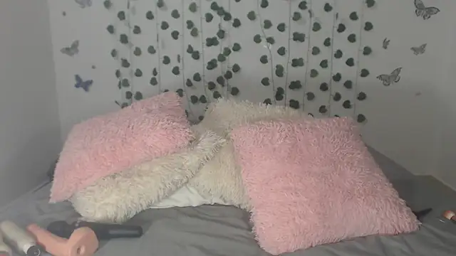 Selena v online show from February 19, 10:45 am