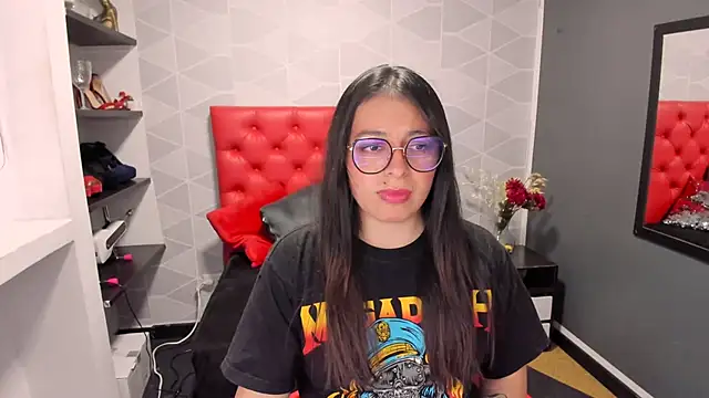 Snapshot of MiaWils_ chatting on January 22, 7:24 pm MiaWils online show from January 22, 7:24 pm