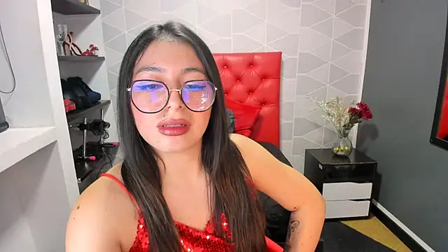 Snapshot of MiaWils_ chatting on February 4, 1:13 am MiaWils online show from February 4, 1:13 am
