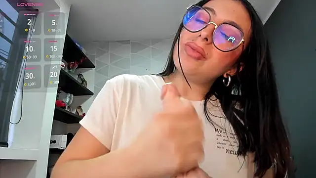Snapshot of MiaWils_ chatting on March 11, 10:42 pm MiaWils online show from March 11, 10:42 pm