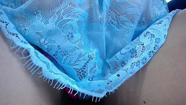 Snapshot of elibaker_ chatting on December 6, 7:32 am elibaker online show from December 6, 7:32 am