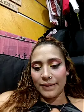 Snapshot of elibaker_ chatting on December 13, 8:41 am elibaker online show from December 13, 8:41 am