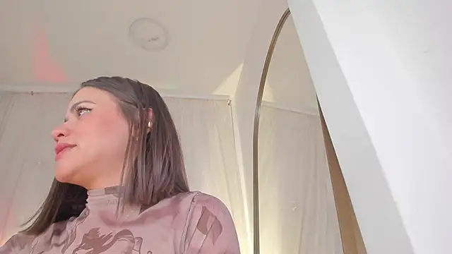 Snapshot of Petite_Lucie chatting on January 19, 10:06 pm Petite Lucie online show from January 19, 10:06 pm