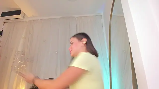 Snapshot of Petite_Lucie chatting on January 26, 10:13 pm Petite Lucie online show from January 26, 10:13 pm