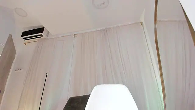 Snapshot of Petite_Lucie chatting on September 24, 7:06 pm Petite Lucie online show from September 24, 7:06 pm