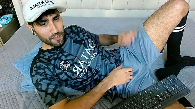 MilanZaire online show from December 15, 10:58 pm