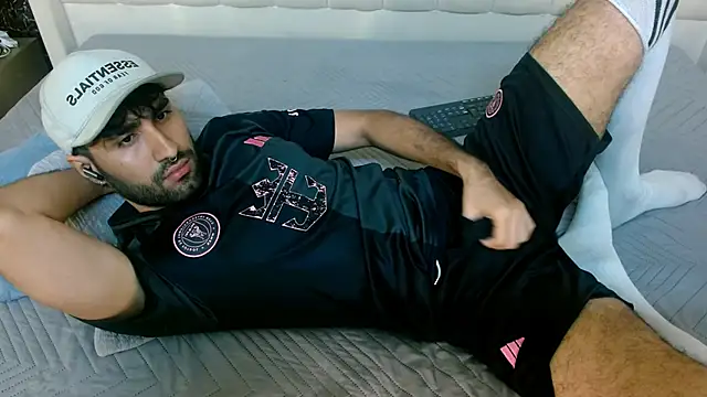 MilanZaire online show from December 18, 1:55 am