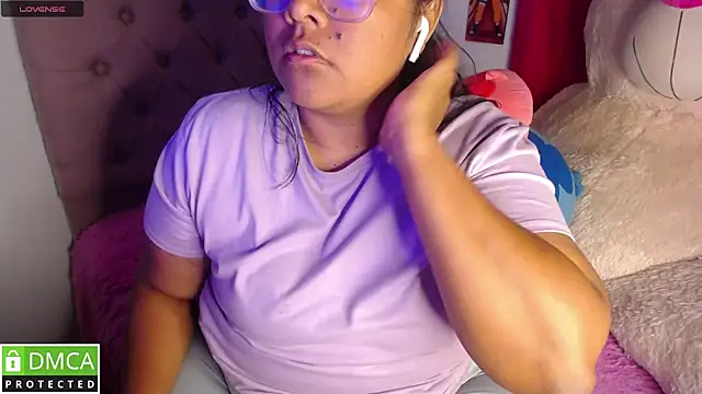 Snapshot of KittyHot20 chatting on December 14, 1:33 am KittyHot20 online show from December 14, 1:33 am