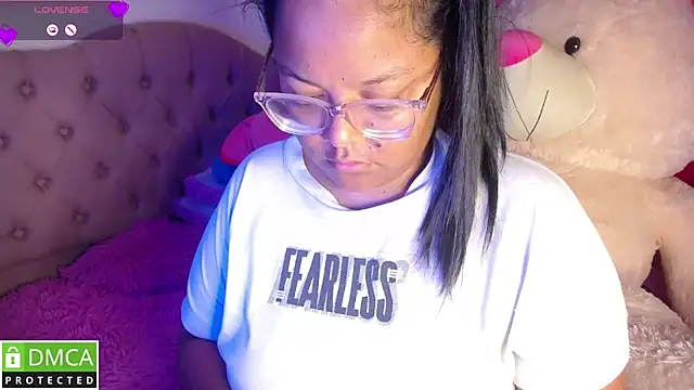 Snapshot of KittyHot20 chatting on December 17, 5:19 pm KittyHot20 online show from December 17, 5:19 pm