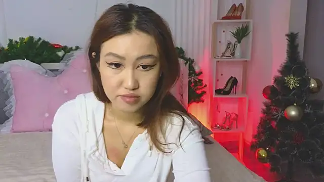 Diana Moon  online show from December 22, 8:25 pm