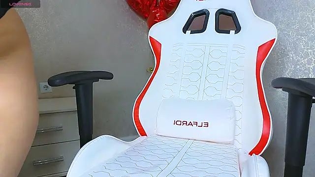 Snapshot of Diana_Moon_ chatting on February 21, 12:11 am Diana Moon online show from February 21, 12:11 am