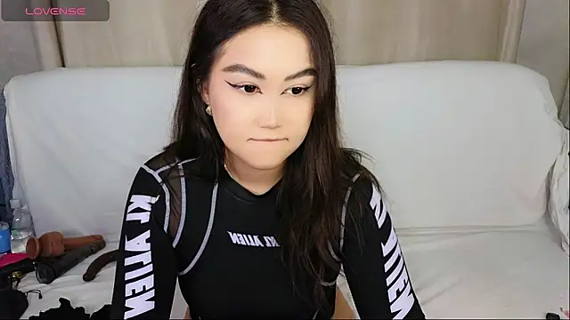 Diana Moon  online show from May 23, 5:39 pm