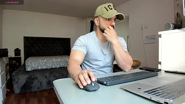 supermanboy94 online show from April 15, 5:36 am