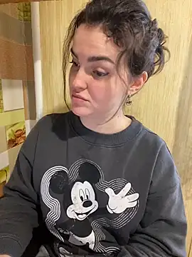 Karolina llove online show from December 6, 12:05 pm