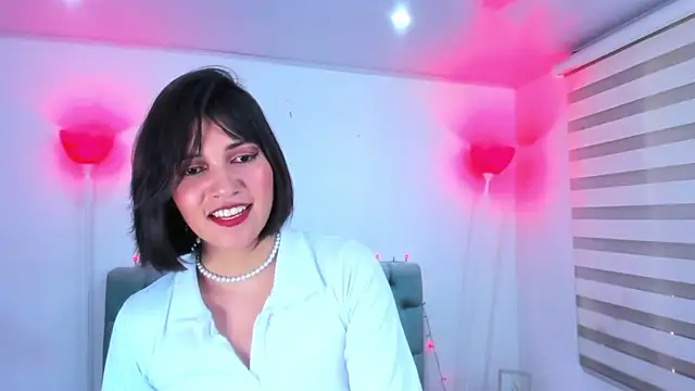 lina bedoya  online show from January 15, 2:46 pm