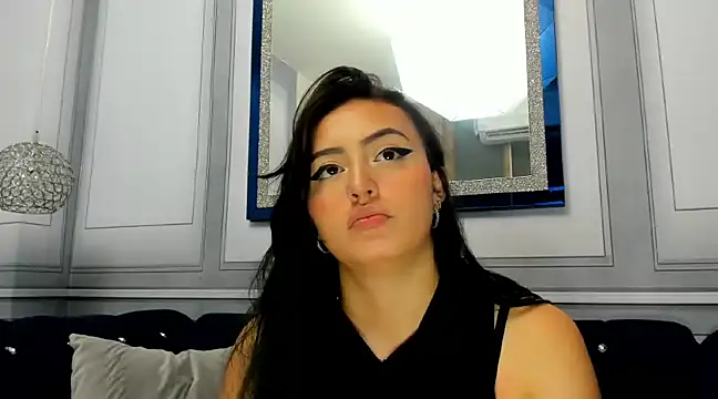 Snapshot of Lesly_sexy4u chatting on December 18, 3:47 am Lesly sexy4u online show from December 18, 3:47 am