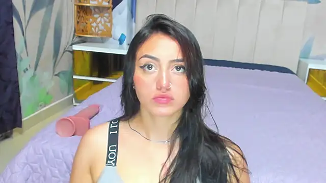 Snapshot of Lesly_sexy4u chatting on January 7, 3:35 am Lesly sexy4u online show from January 7, 3:35 am