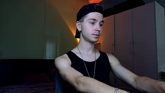 Joseph  Quinn online show from February 26, 6:45 am