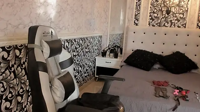 Foxy Slave online show from January 20, 8:50 pm