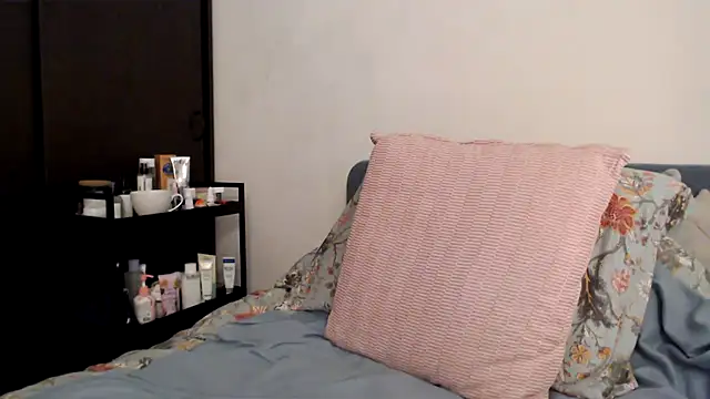 Snapshot of Scarlettford chatting on March 18, 5:27 pm Scarlettford online show from March 18, 5:27 pm