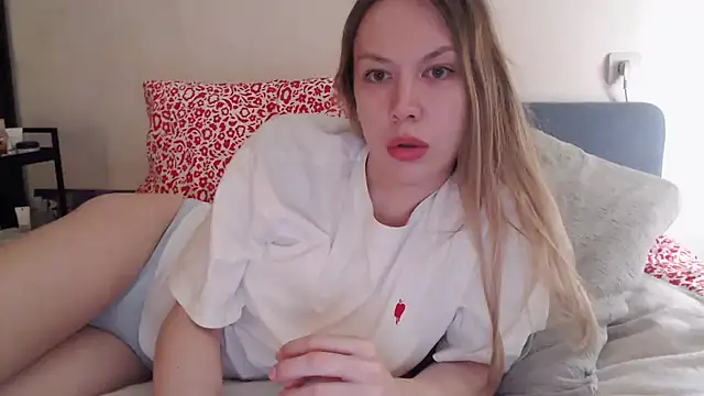 Snapshot of Scarlettford chatting on May 4, 5:31 pm Scarlettford online show from May 4, 5:31 pm