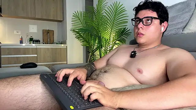 Snapshot of odin_blake chatting on April 24, 5:15 pm odin blake online show from April 24, 5:15 pm