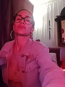 Snapshot of SelenaHouston chatting on February 25, 4:00 am SelenaHouston online show from February 25, 4:00 am