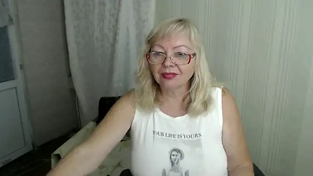 EvelynLoveShy online show from September 26, 10:47 pm