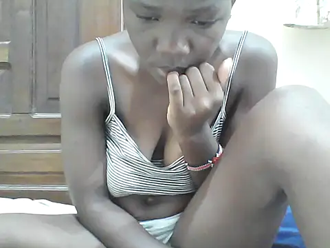 Snapshot of Ebony_Sweetcandy chatting on April 7, 6:25 am Ebony Sweetcandy online show from April 7, 6:25 am