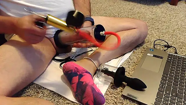 Snapshot of femgui69 chatting on November 4, 9:36 pm femgui69 online show from November 4, 9:36 pm