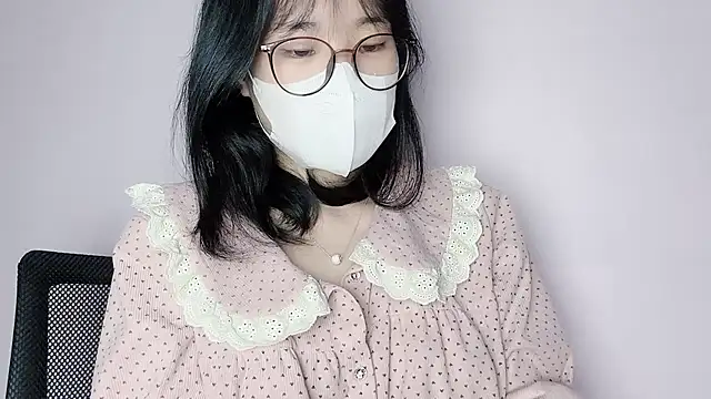 Baenee online show from February 8, 1:36 pm