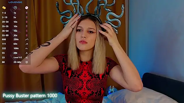 Snapshot of KimberliDean chatting on December 16, 1:42 am KimberliDean online show from December 16, 1:42 am