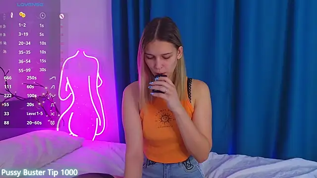 Snapshot of KimberliDean chatting on February 2, 6:26 am KimberliDean online show from February 2, 6:26 am